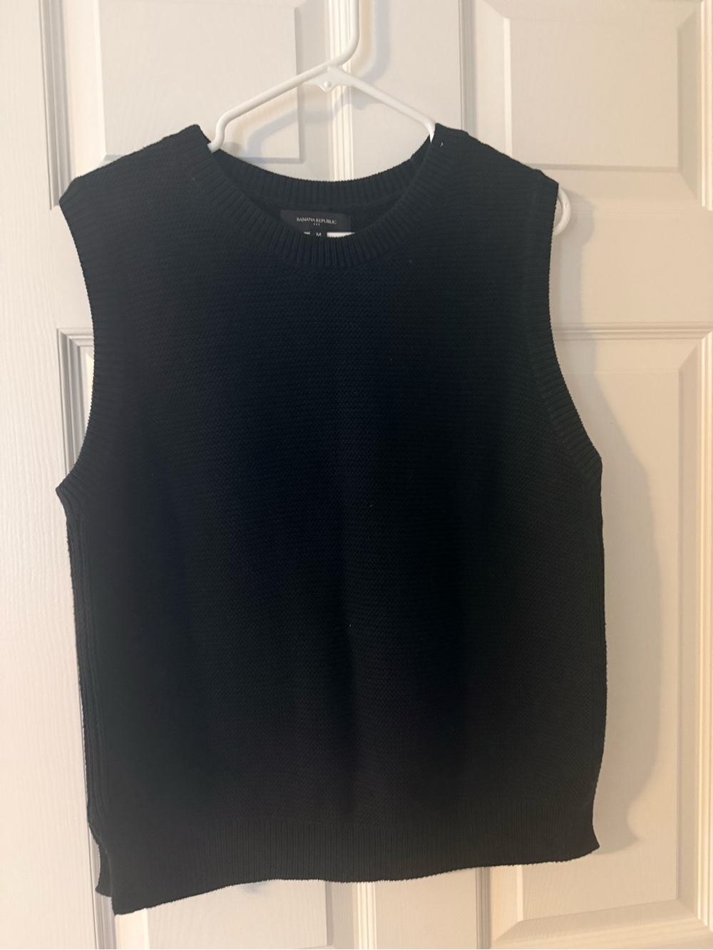 Women’s Banana Republic Black Sleeveless Sweater